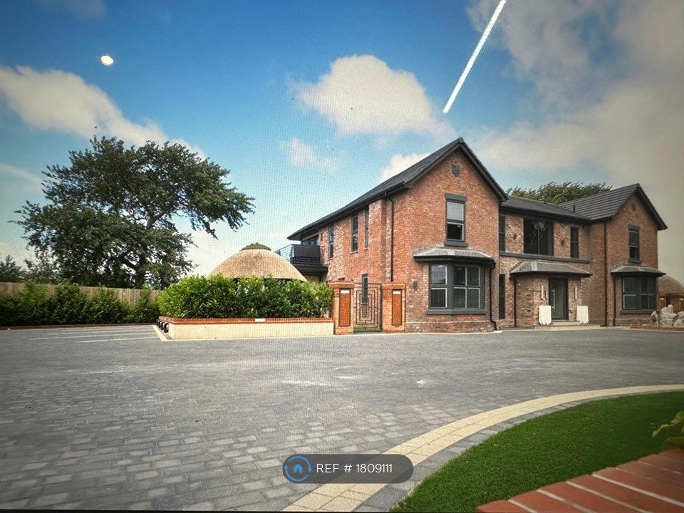 2 bed flat to rent in Southport Old Road, Formby, Liverpool L37, £2,500