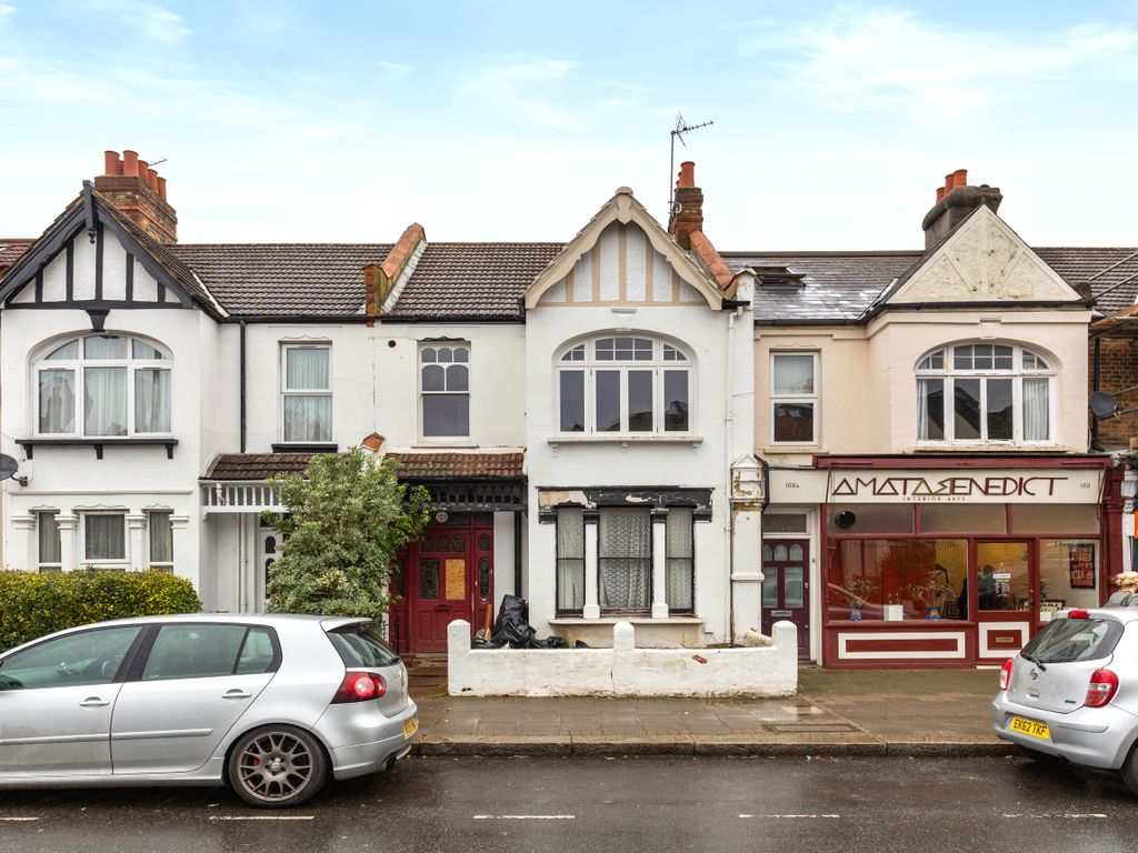 2 bed for sale in Replingham Road, London SW18, £355,000