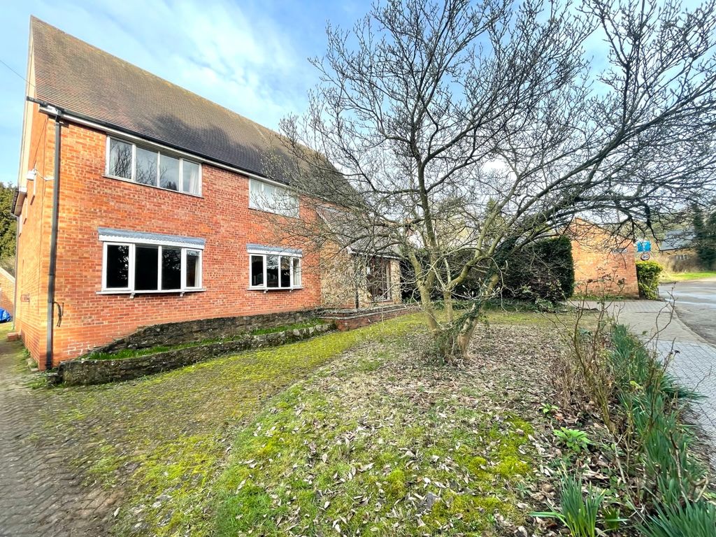 5 bed detached house for sale in School Lane, Priors Marston CV47, £