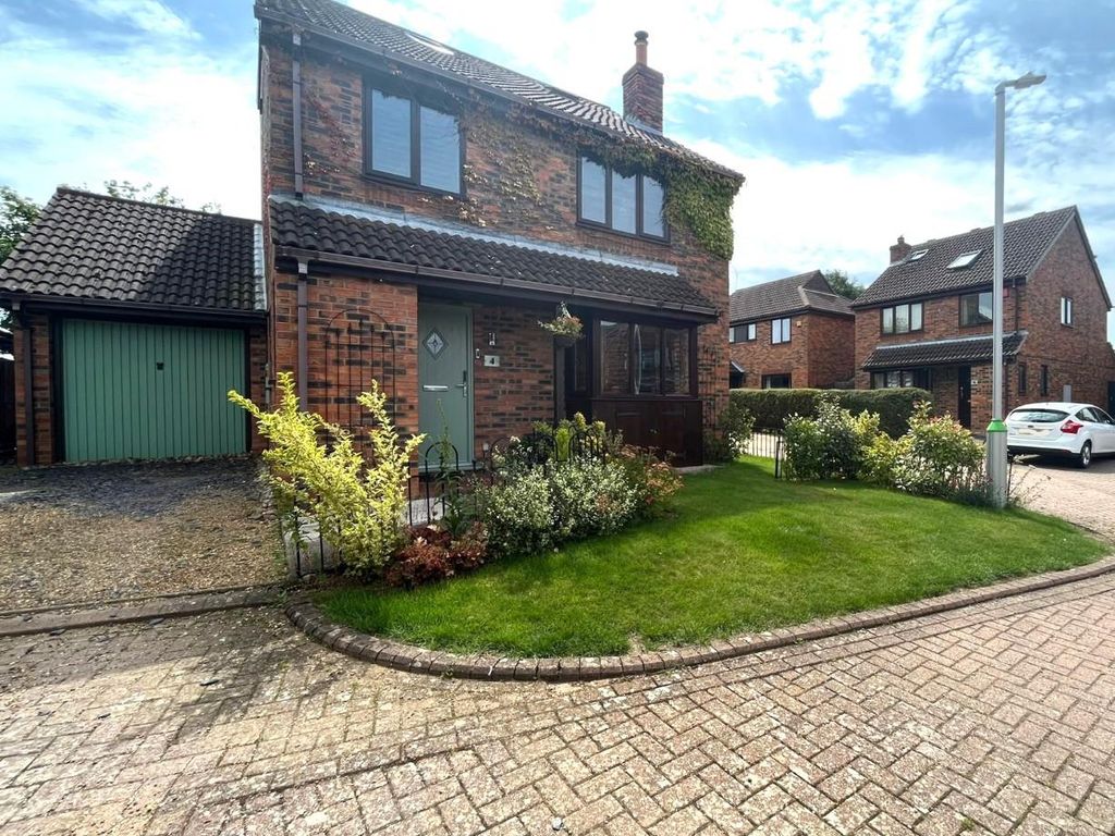 5 bed property for sale in Kings Pond Close, Dunton, Biggleswade SG18