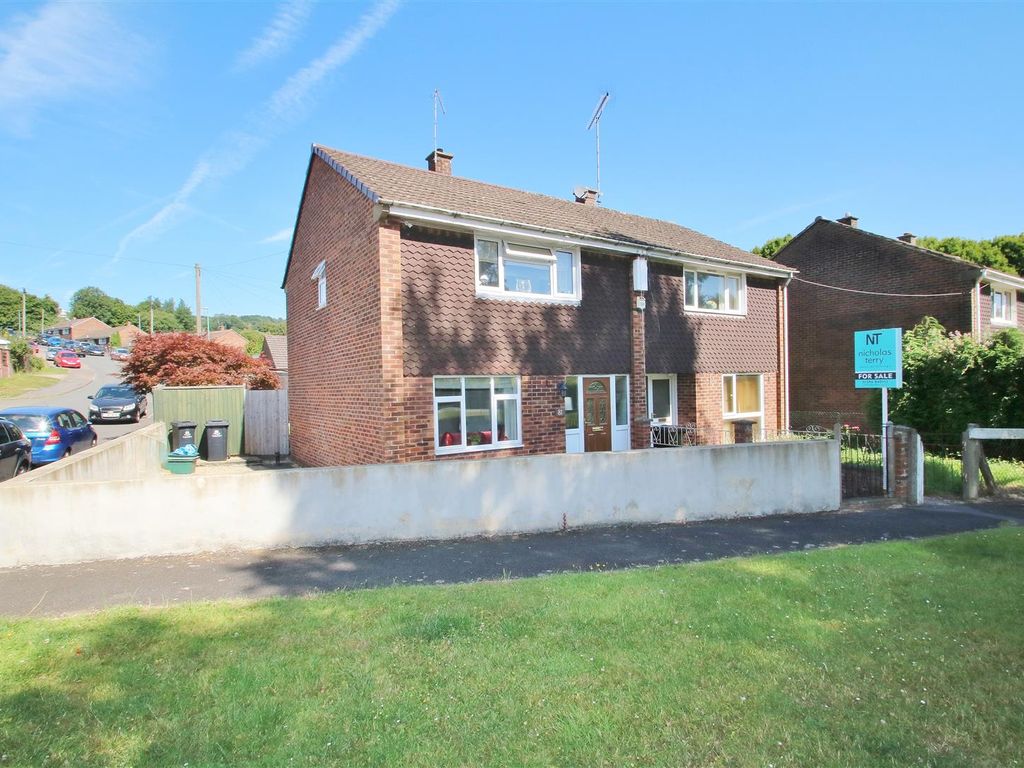 3 bed semidetached house for sale in Oak Way, Littledean, Cinderford