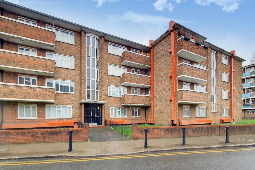 2 bed flat to rent in Armsby House, Stepney Way, London E1, £1,875 pcm