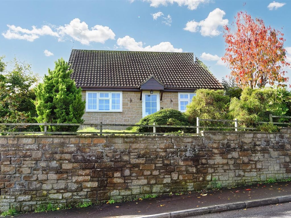 2 bed detached bungalow for sale in Lower Road, Stalbridge, Sturminster