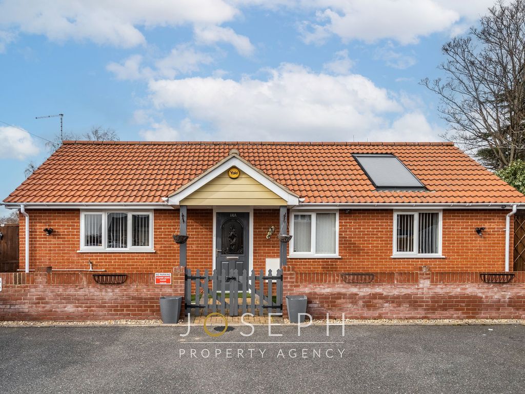 3 bed detached bungalow for sale in Sproughton Road, Ipswich IP1, £