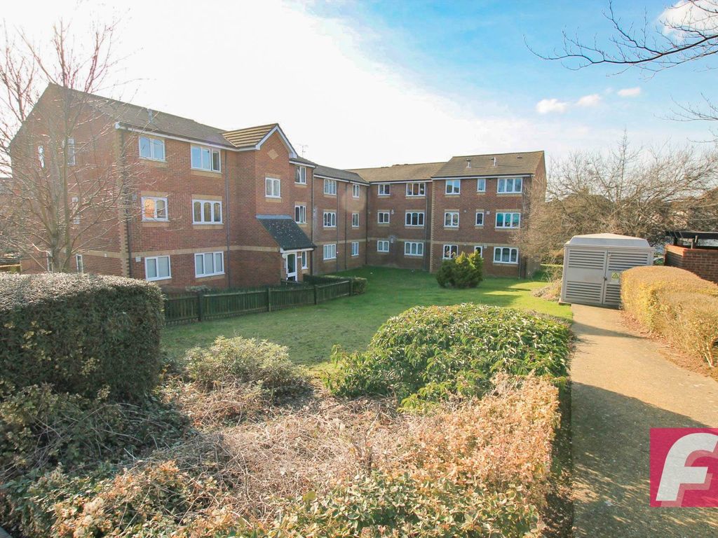 1 bed flat to rent in Chiswell Court, Watford WD24, £1,100 pcm Zoopla