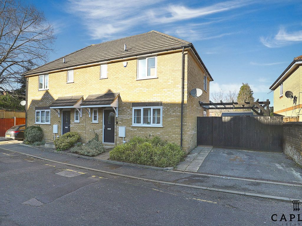 2 bed semidetached house for sale in Moss Lane, Romford RM1, £400,000