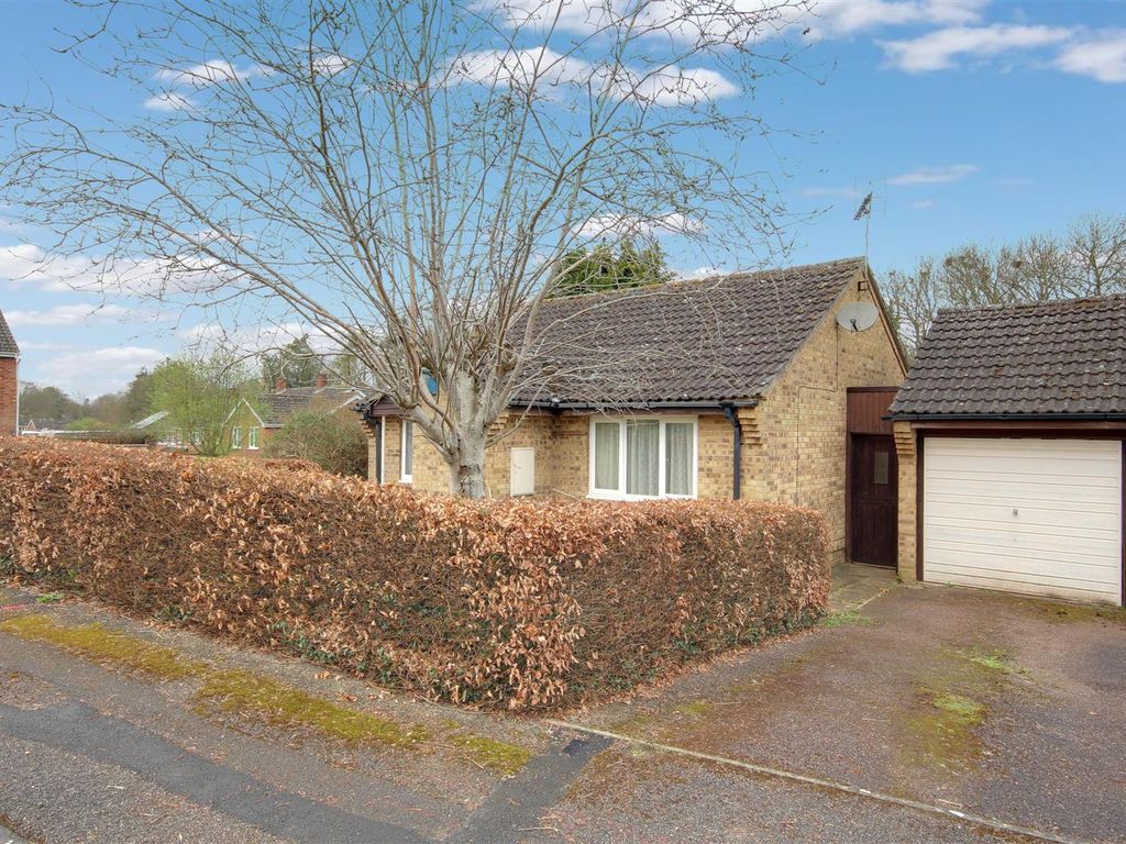 2 bed detached bungalow for sale in Croft Close, Newent GL18, £259,950 Zoopla