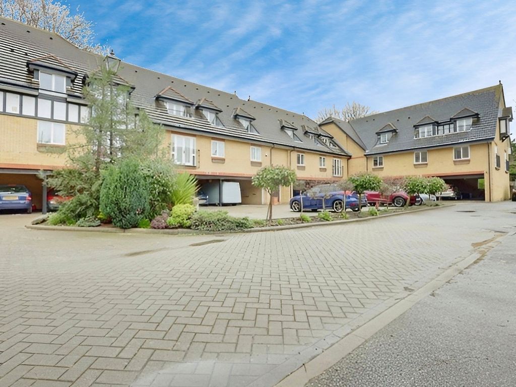 2 bed flat to rent in Barnstaple Road, SouthendOnSea SS1, £1,250 pcm