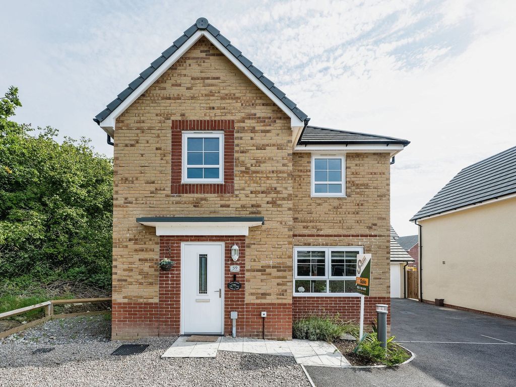 4 bed detached house for sale in Maes Y Rhedyn, Bridgend CF31, £340,000