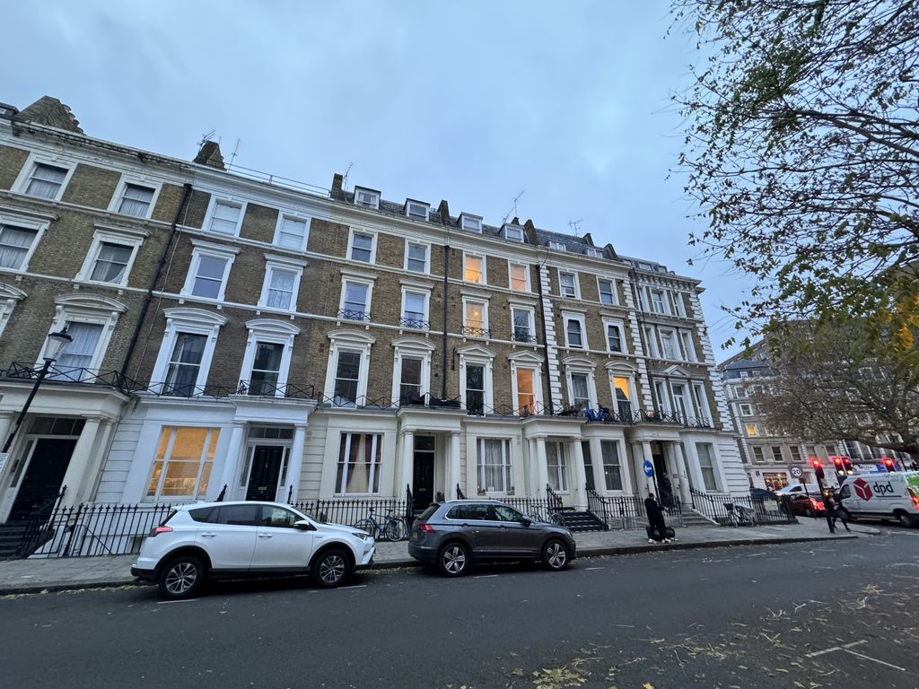 2 bed flat for sale in Flat 9, 35 Collingham Place, Kensington, London