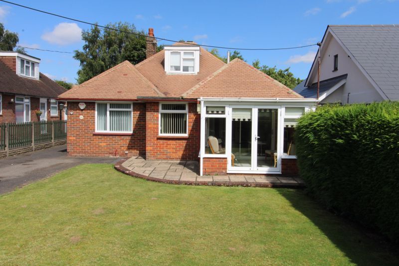 3 bed detached bungalow for sale in Orchard Way, Holmer Green, High