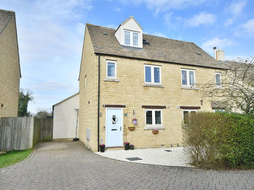 3 bed semidetached house for sale in The Wern, Lechlade GL7 Zoopla