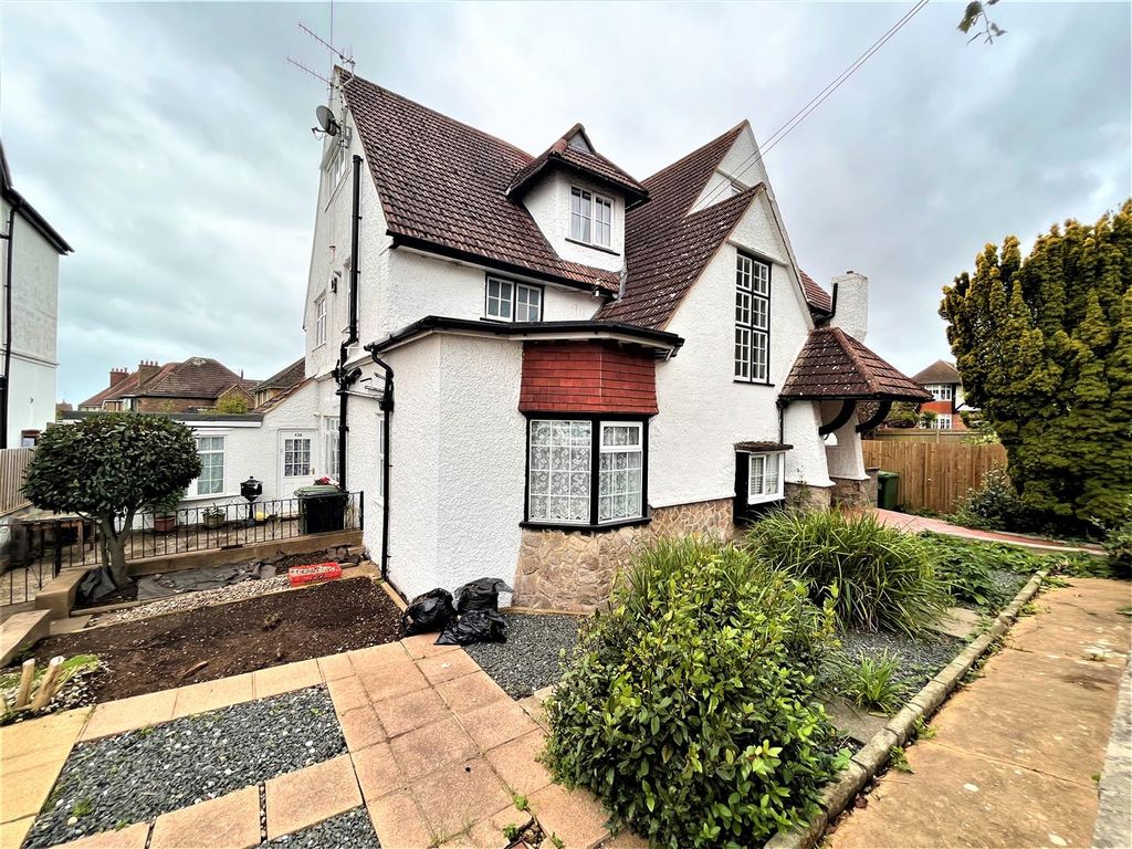 2 bed flat for sale in Collington Avenue, BexhillOnSea TN39, £230,000