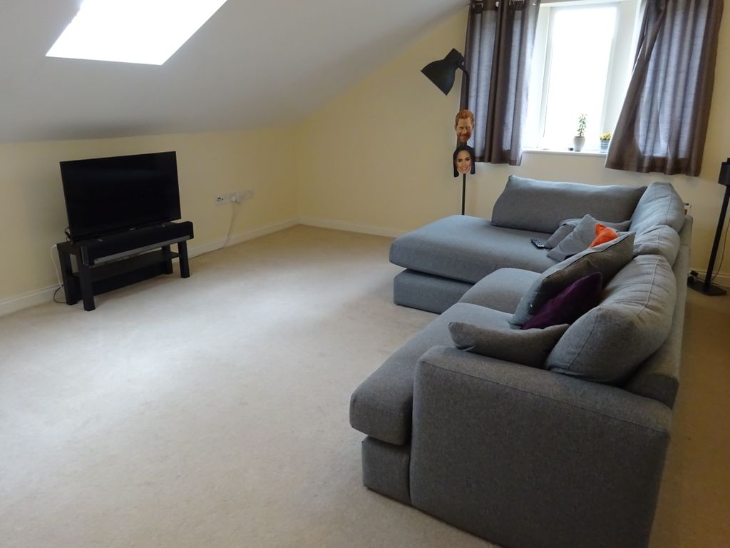 2 bed flat to rent in Low Lane, Horsforth, Leeds LS18, £995 pcm Zoopla