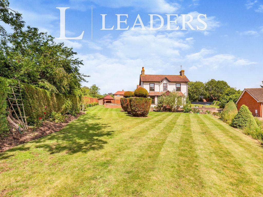 4 bed detached house to rent in School Lane, Loughton, Milton Keynes