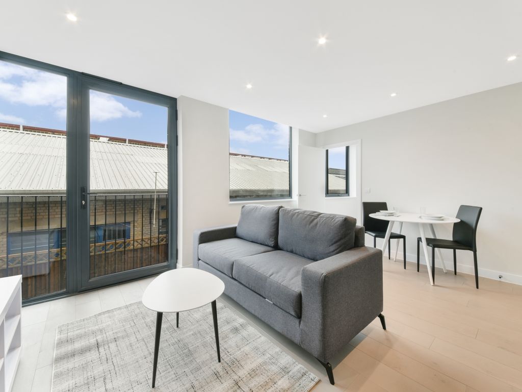 1 bed flat to rent in Solis Apartments, Field End Road, Ruislip HA4, £