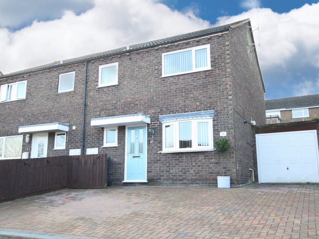 3 bed semidetached house for sale in Heatherhayes, Ipswich, Suffolk