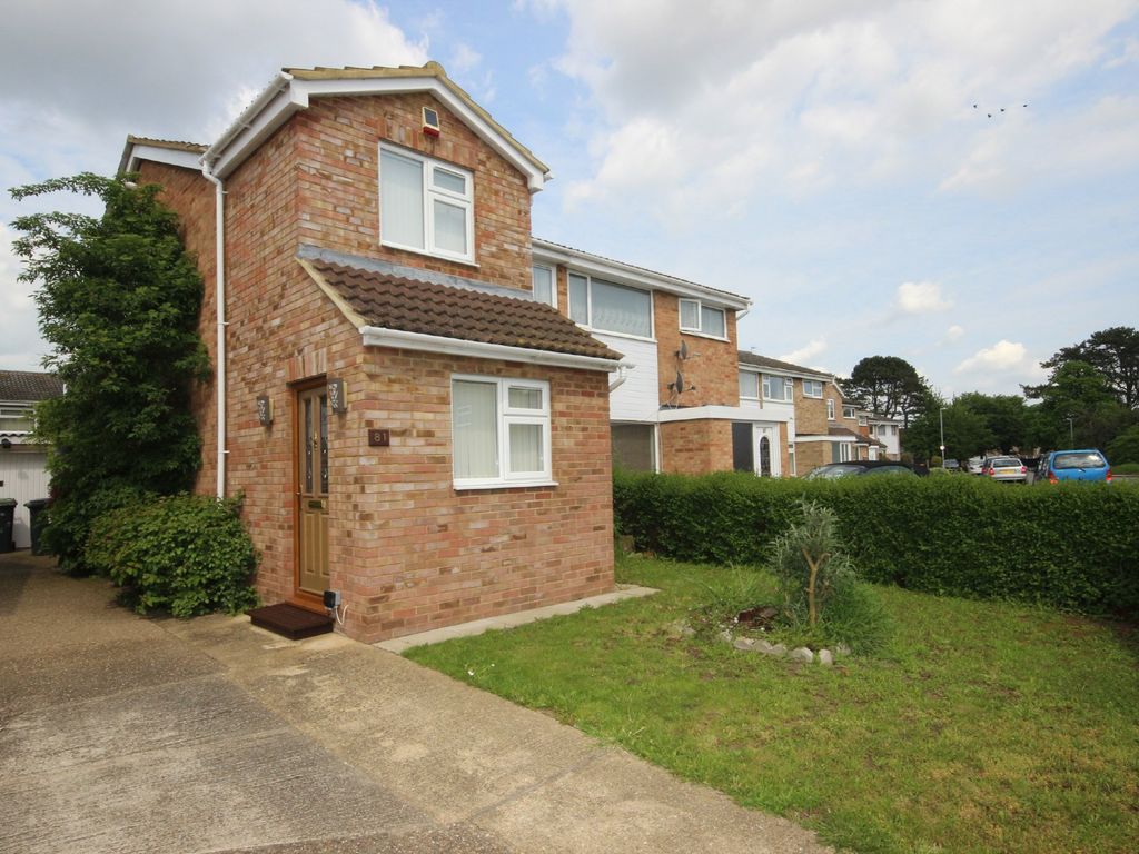 3 bed semidetached house for sale in Chantry Avenue, Kempston, Bedford