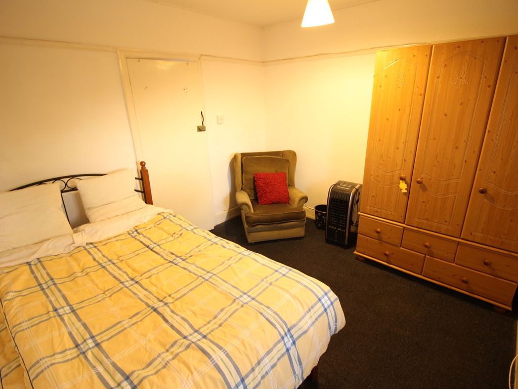 Room to rent in Vicarage Farm Road, Hounslow TW5 Zoopla