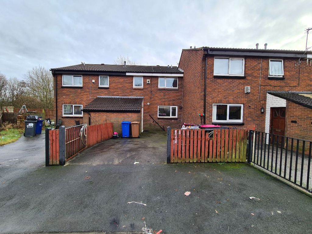 4 bed town house for sale in Chedworth Crescent, Little Hulton