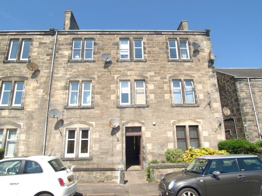 2 bed flat to rent in Brucefield Avenue, Dunfermline KY11, £650 pcm