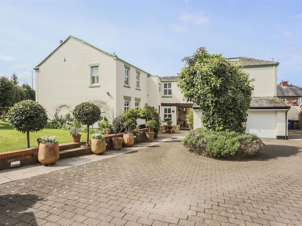 4 bed detached house for sale in Sandy Lane, Leyland PR25, £499,950