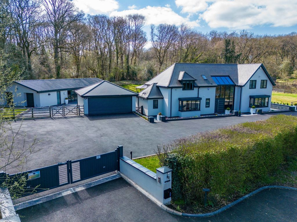 4 bed country house for sale in Dordale Road, Belbroughton, Stourbridge