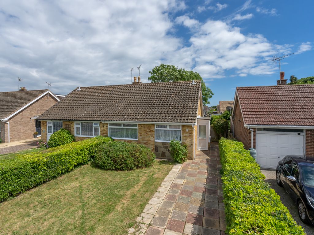 4 bed bungalow for sale in The Green, Pagham, Bognor Regis, West Sussex