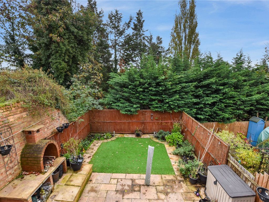 4 bed semidetached house for sale in Broom Mead, Bexleyheath DA6, £