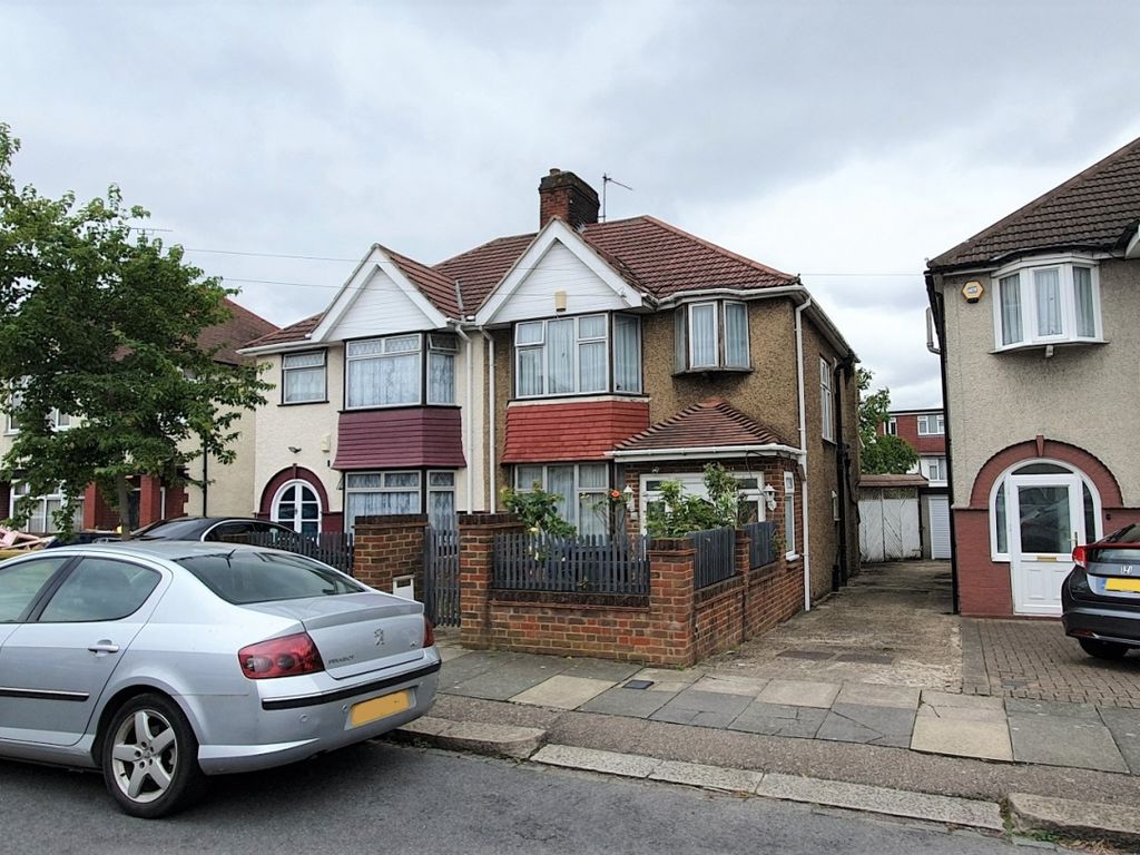 3 bed semidetached house for sale in Lynton Avenue, London NW9, £