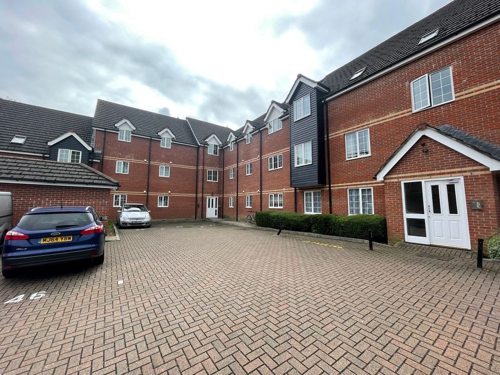 2 bed flat to rent in Bartholomew Street, Newbury RG14 Zoopla