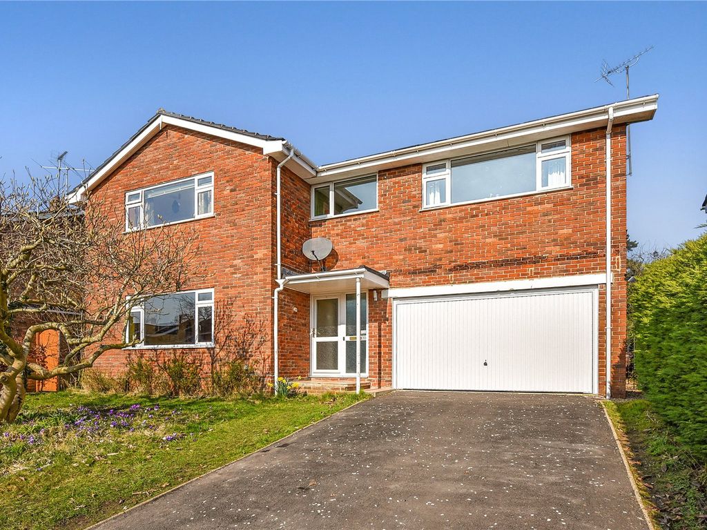 4 bed detached house for sale in Monks Orchard, Petersfield, Hampshire