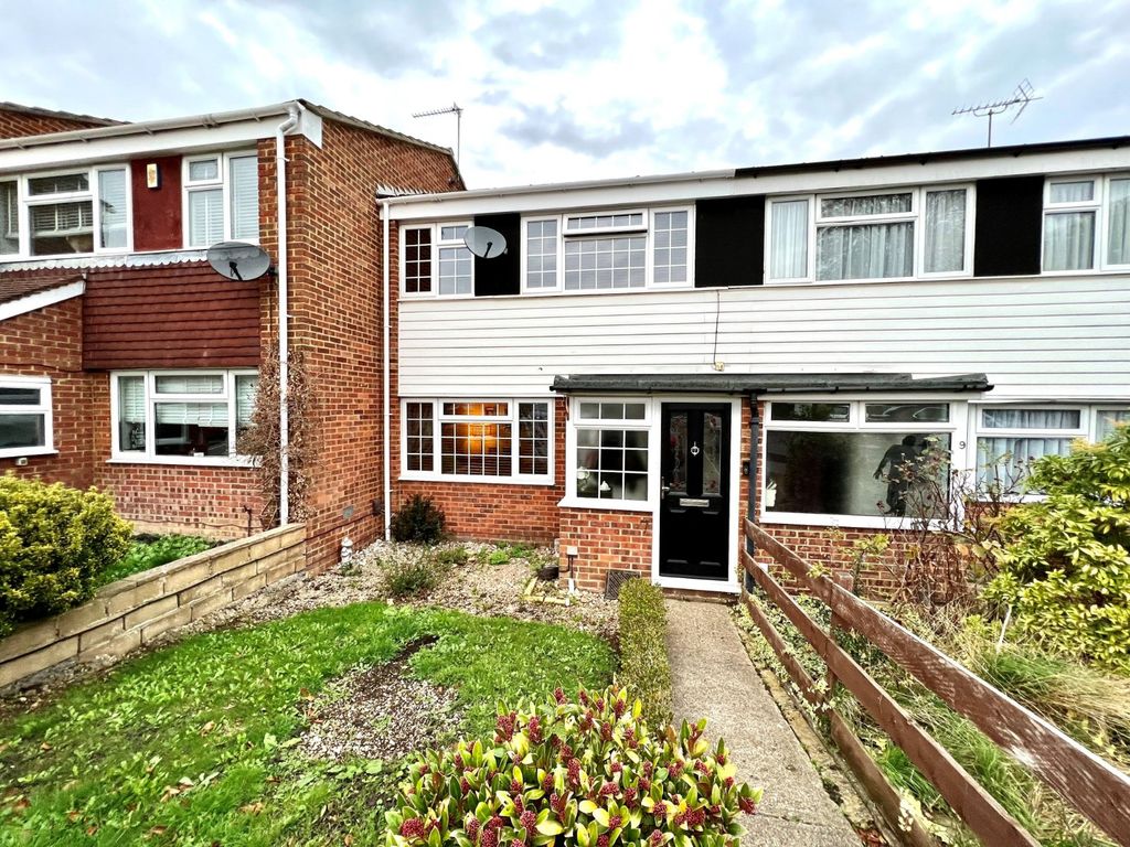 3 bed terraced house for sale in Golden Wood Close, Lordswood, Chatham
