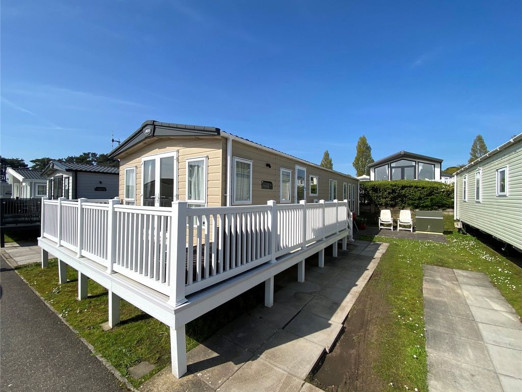 2 bed mobile/park home for sale in Harbour View, Rockley Park, Poole