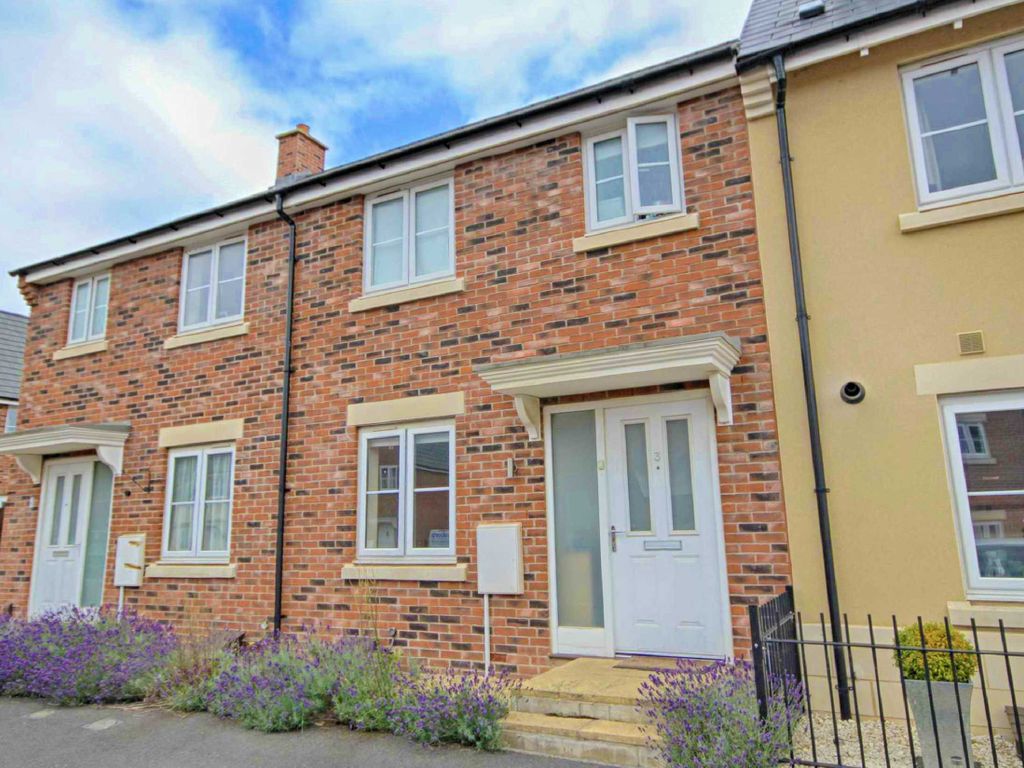 3 bed terraced house for sale in Huntlowe Close, Cleeve