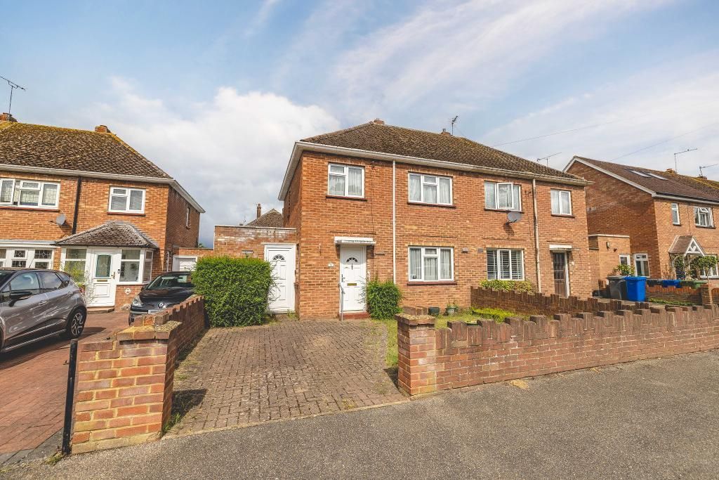 3 bed semidetached house for sale in Princes Close, Eton Wick SL4, £