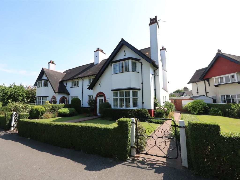 4 bed semidetached house for sale in The Oval, Garden Village, Hull