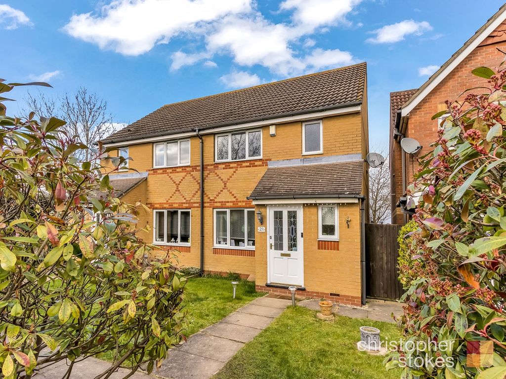 3 bed semidetached house to rent in Dahlia Close, Cheshunt EN7 Zoopla