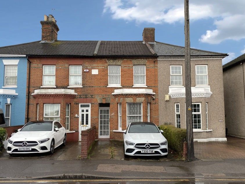 3 bed property for sale in 142 Victoria Road, Romford, Essex RM1 Zoopla