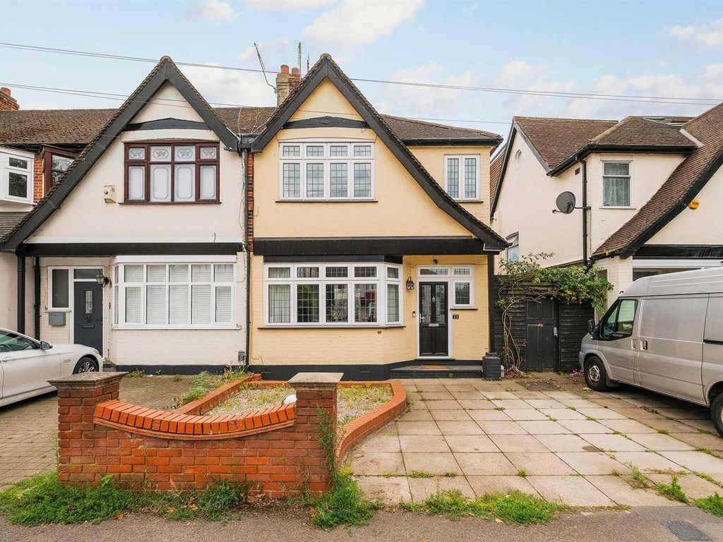 3 bed semidetached house for sale in Lower Hall Lane, London E4, £