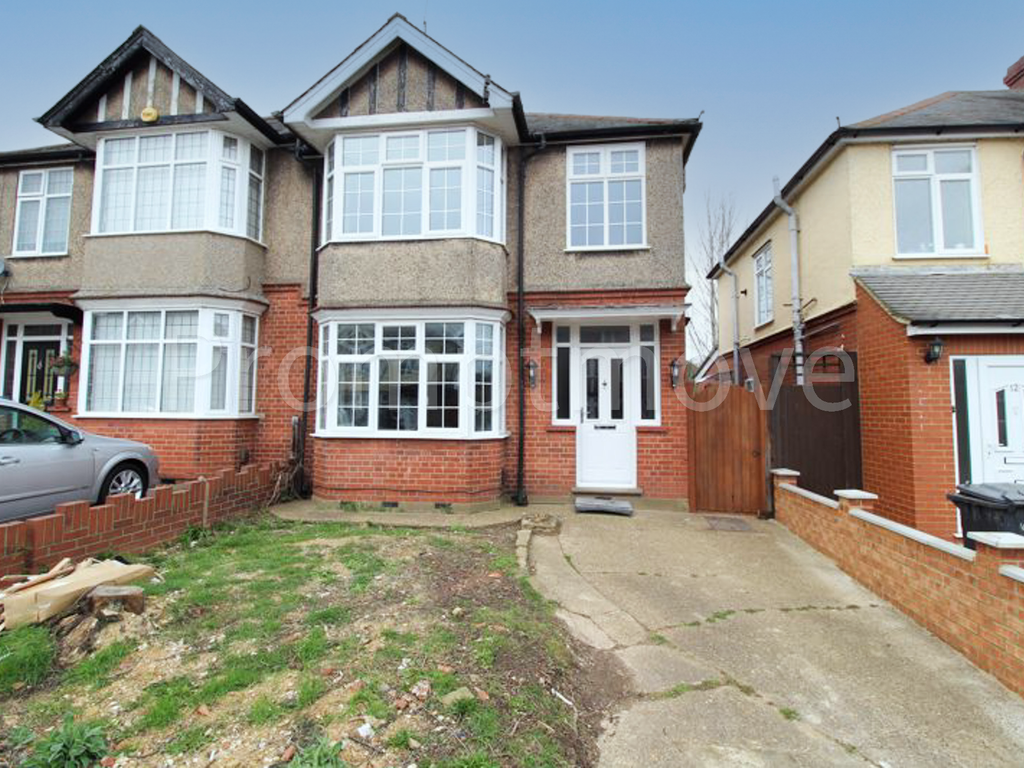 3 bed property to rent in Cranleigh Gardens, Luton LU3 Zoopla