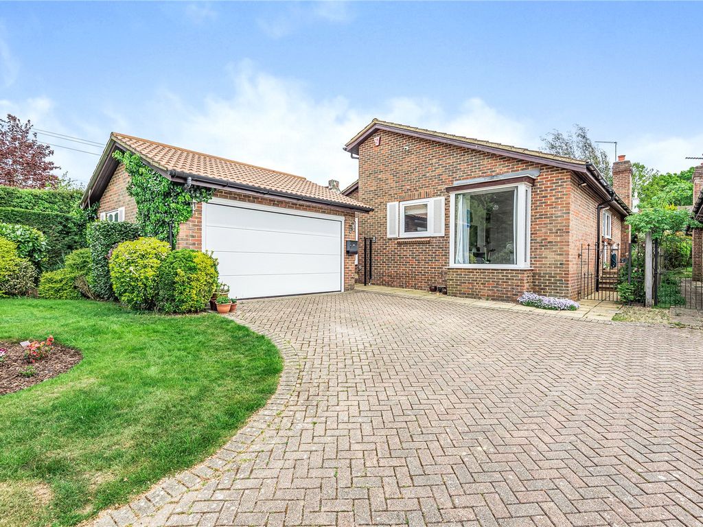 4 bed bungalow for sale in Hillbury Road, Warlingham, Surrey CR6 Zoopla