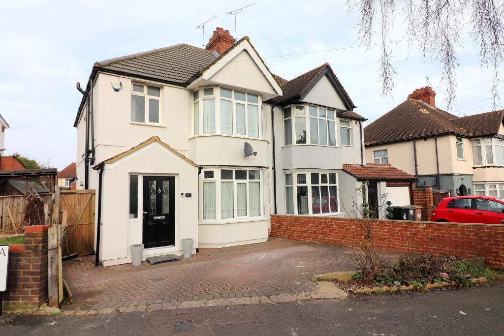 3 bed semidetached house for sale in Carlton Crescent, Luton