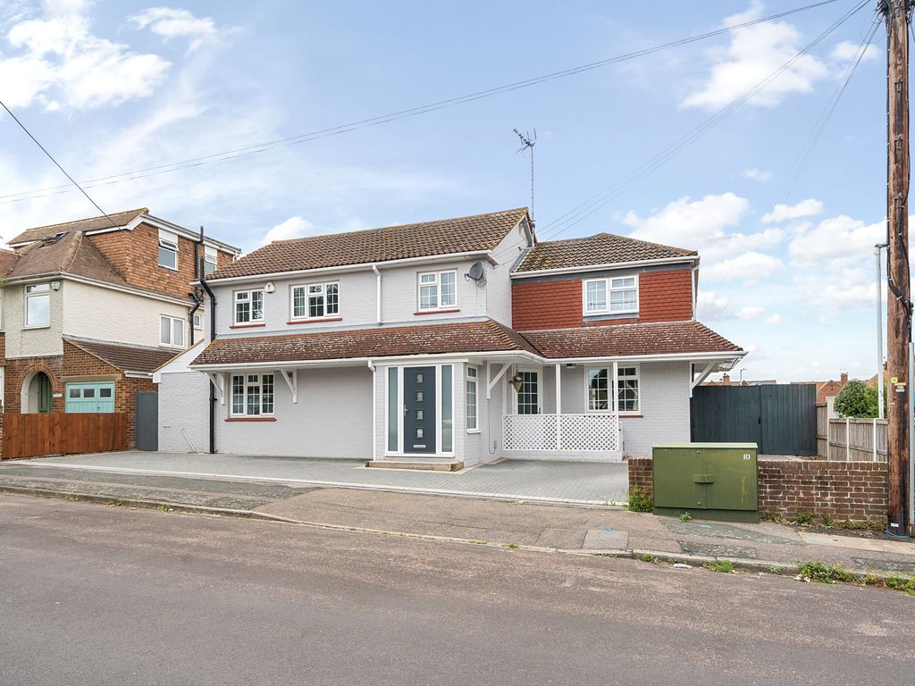 6 bed detached house for sale in Preston Avenue, Faversham ME13, £