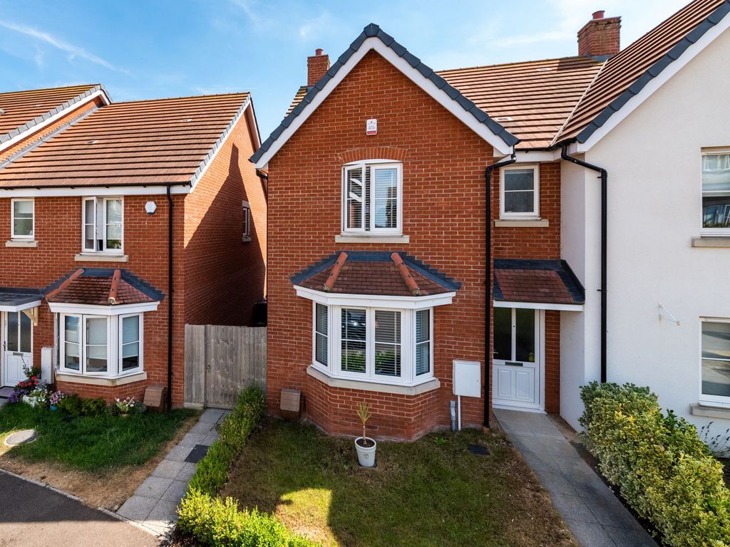 3 bed end terrace house for sale in Sassoon Drive, Royston SG8 Zoopla