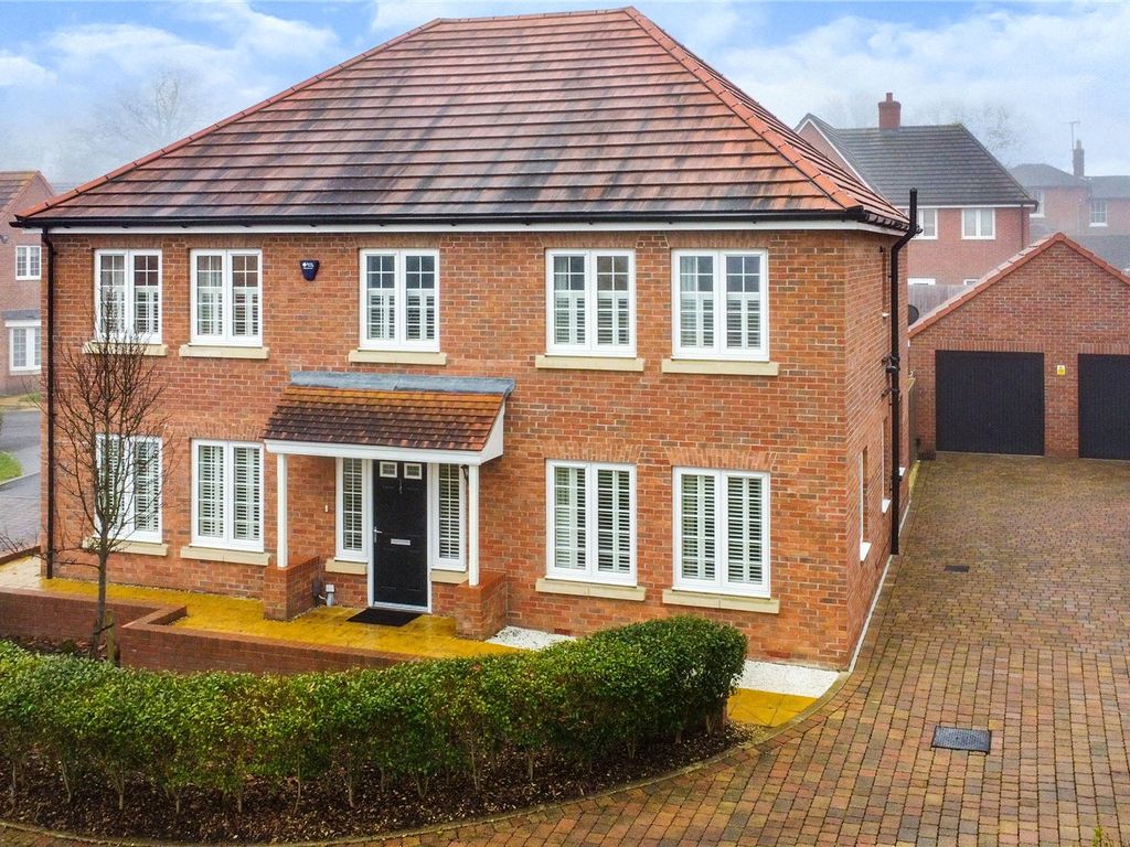 5 bed detached house for sale in Wellswood Gardens, Reading, Berkshire