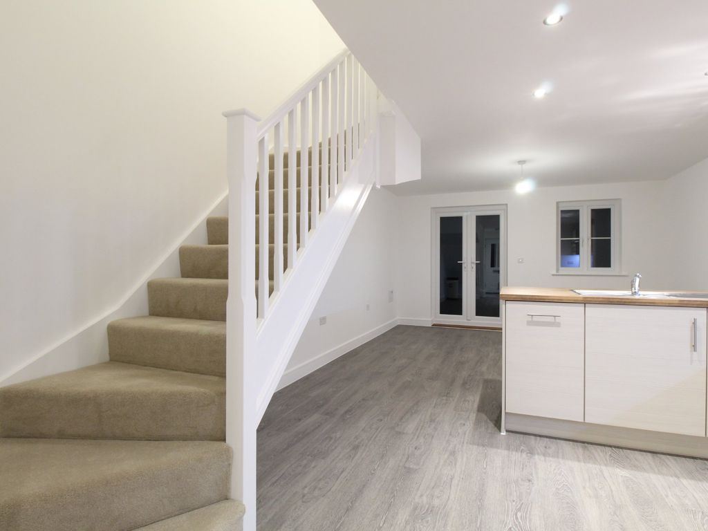 2 bed semidetached house to rent in Hedge End, Walton On The Naze CO14