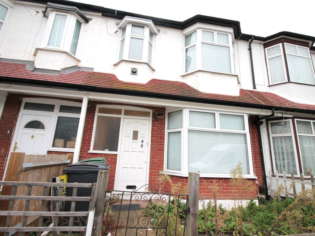 Studio to rent in Waverley Road, London N17, £1,050 pcm Zoopla