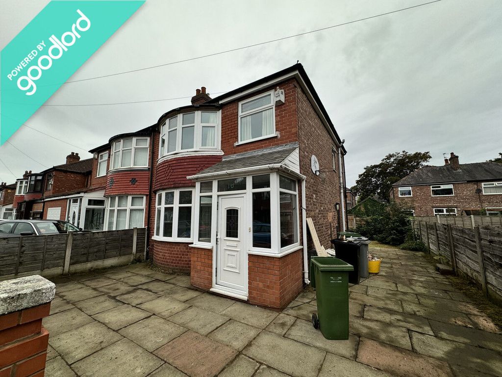 3 bed semidetached house to rent in Royston Road, Firswood M16, £1,400