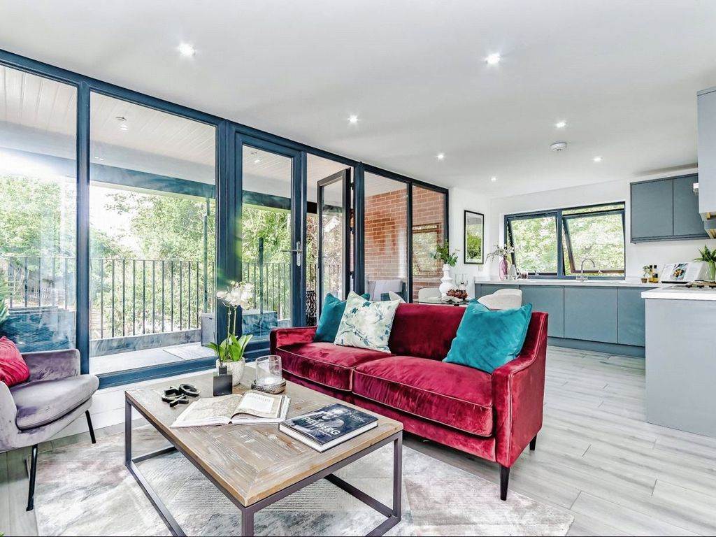 New home, 2 bed flat for sale in Whyteleafe Hill, Whyteleafe, Surrey